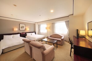 Desk, blackout curtains, free WiFi, bed sheets