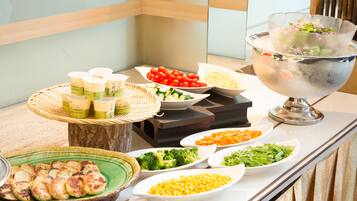 Café da manhã com buffet todos os dias (JPY 2000 por pessoa)