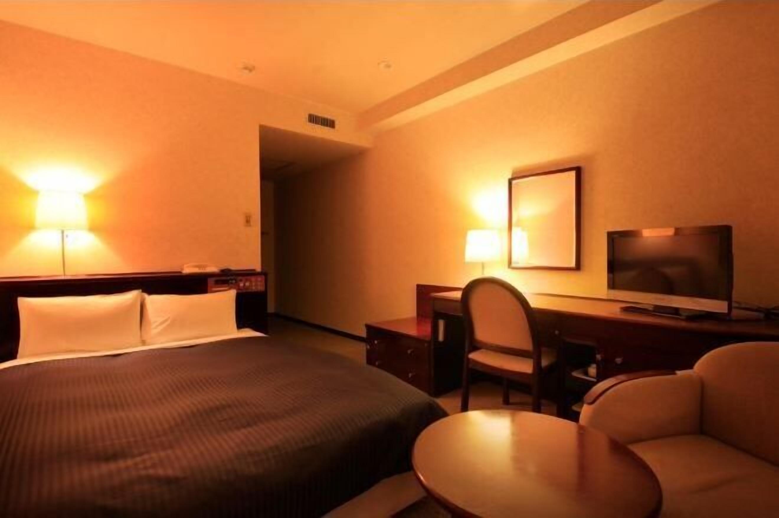 Desk, blackout curtains, free WiFi, bed sheets