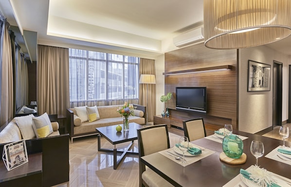 Appartement, 2 chambres (Breakfast on weekdays only except P.H) | Aire de séjour | Téléviseur