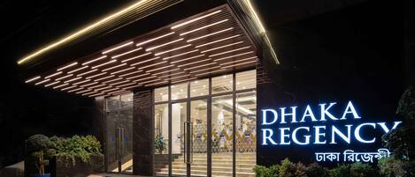 Vista frontal de la propiedad