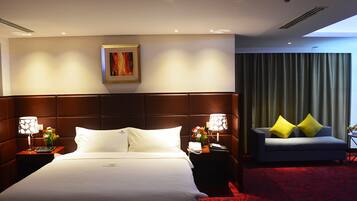 Executive Suite, 1 King Bed, City View