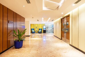 Lobby lounge - Dhaka Regency Hotel & Resort (Dhaka)
