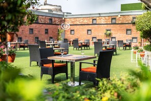 Rooftop terrace - Dhaka Regency Hotel & Resort (Dhaka)