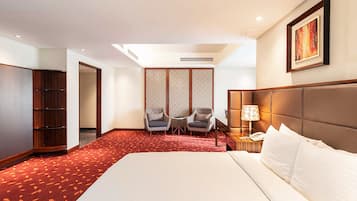 Suite Executive, 1 letto king, vista città | Minibar, una cassaforte in camera, una scrivania, insonorizzazione