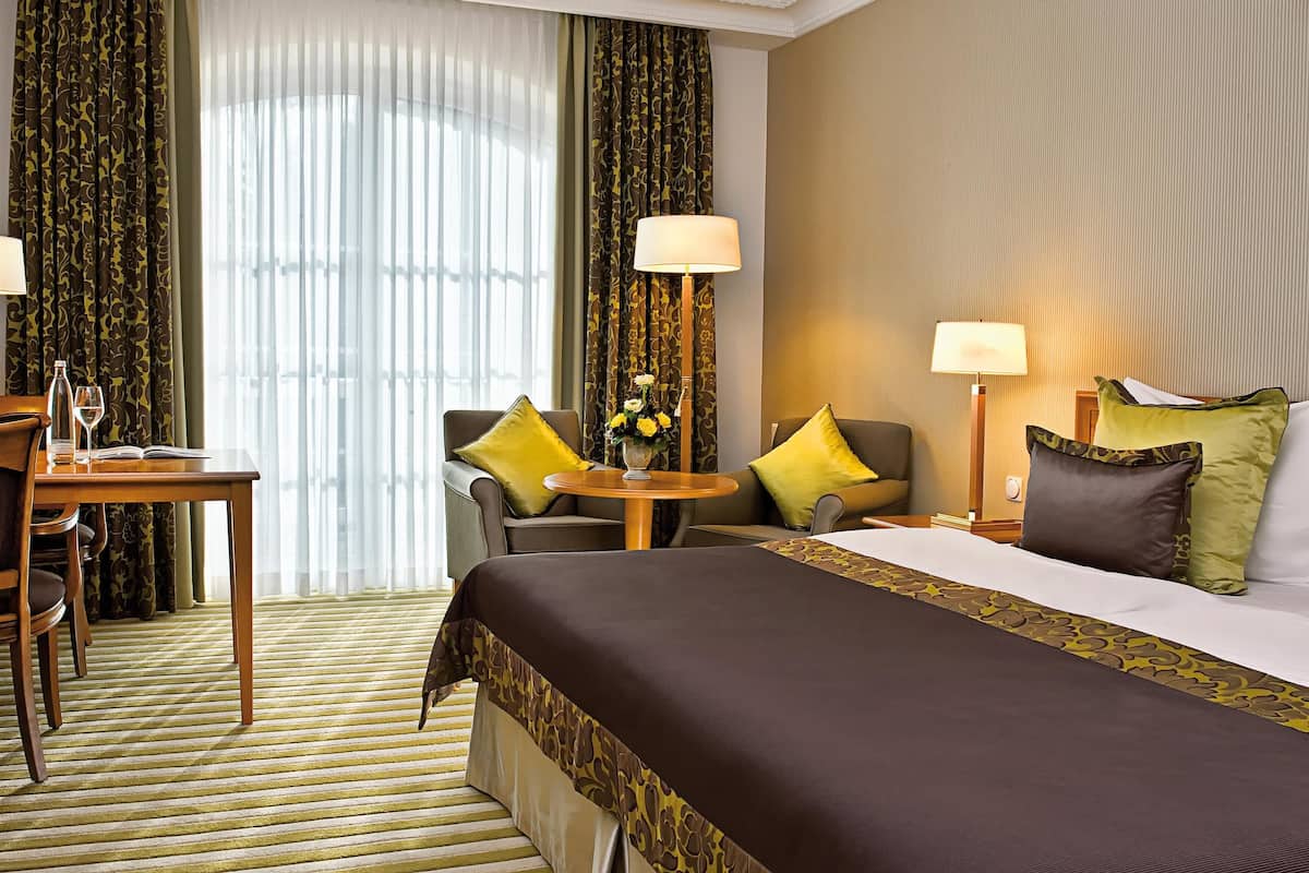 Hypo-allergenic bedding, free minibar, in-room safe, desk