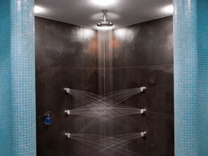Couples treatment rooms, sauna, steam room, Turkish bath