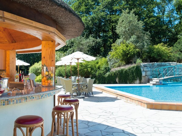 Poolside bar