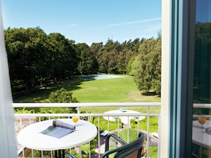 Premium bedding, in-room safe, desk, free cots/infant beds