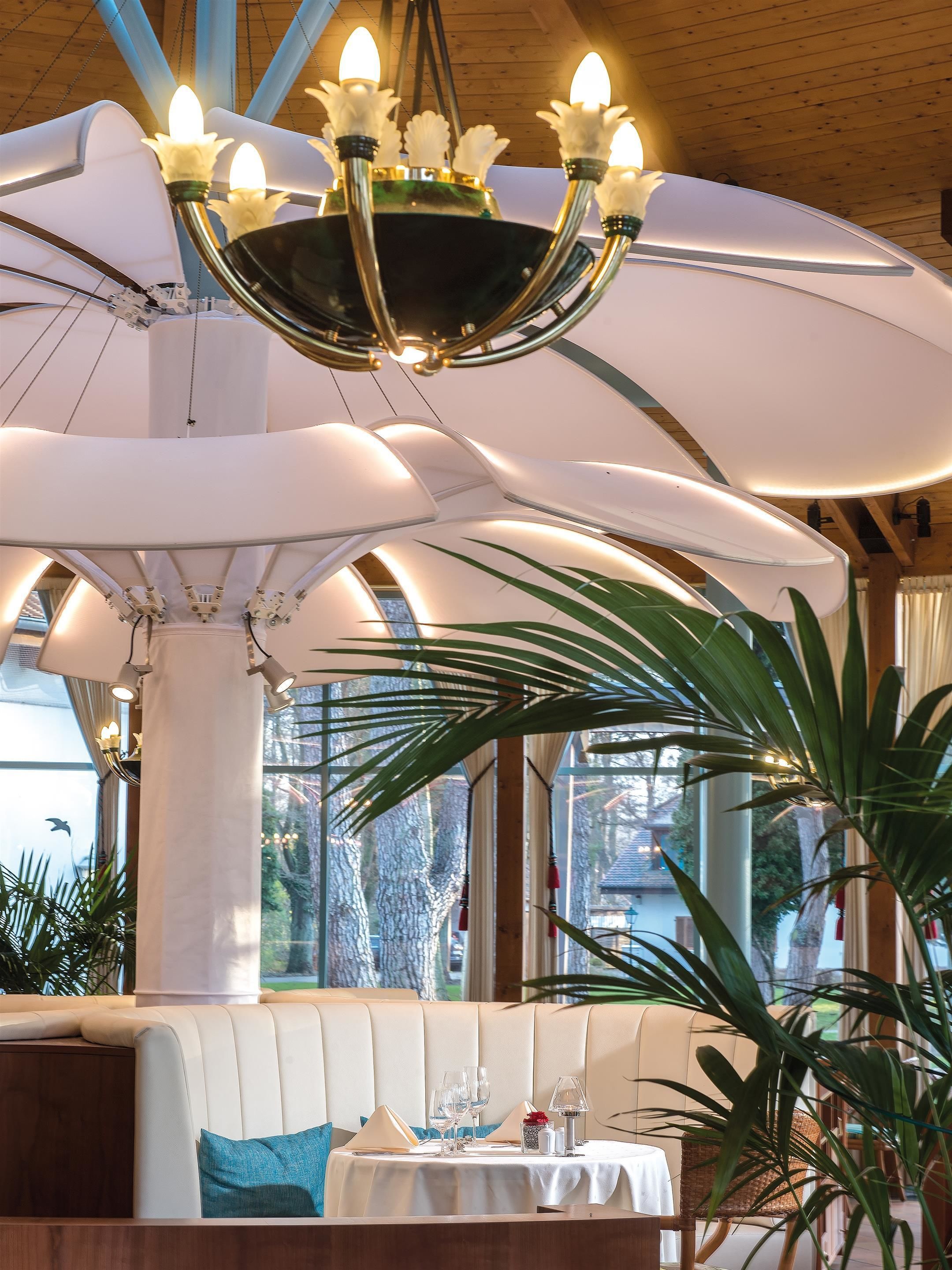 Breakfast and dinner served, local cuisine