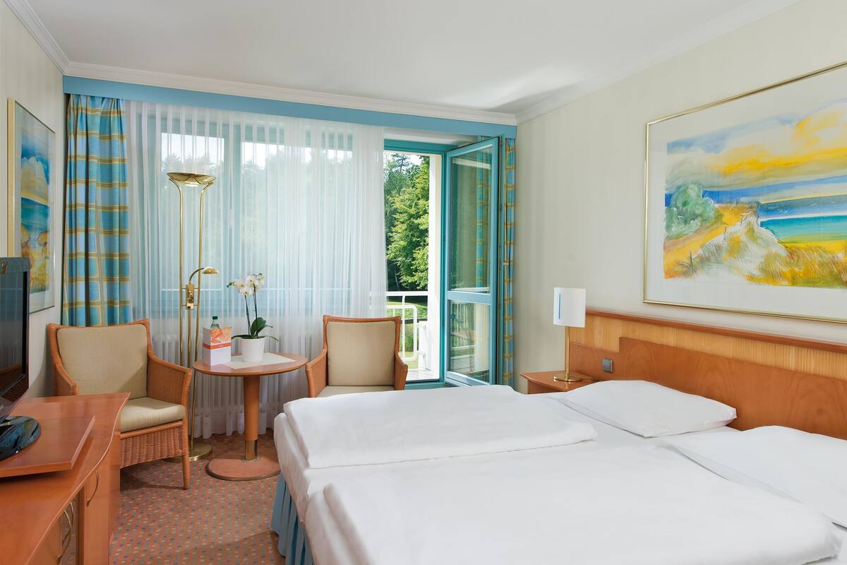 premium bedding, in-room safe, desk, free cots/infant beds