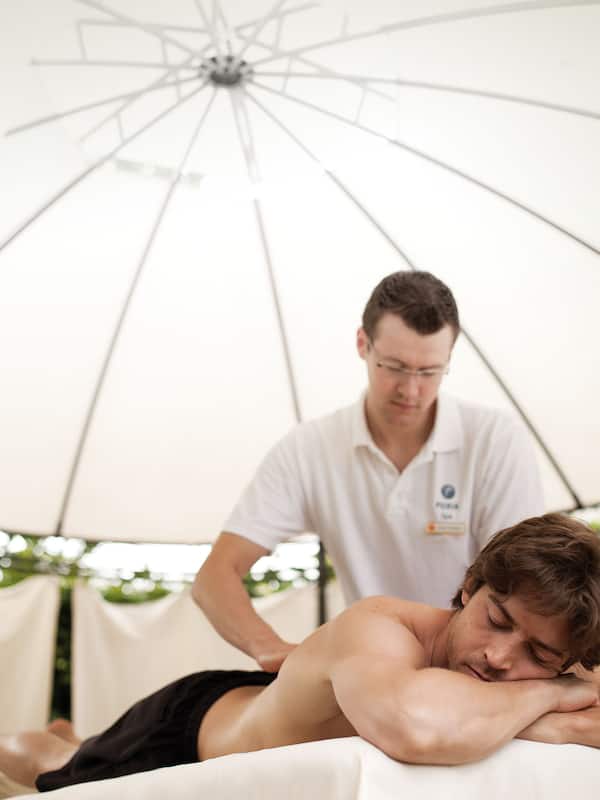 Un sauna, baño turco, tratamientos corporales, aromaterapia