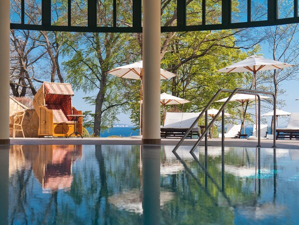 Indoor pool, open 7:00 AM to 10:00 PM, sun loungers - aja Nordperd & Villen Göhren (Göhren)