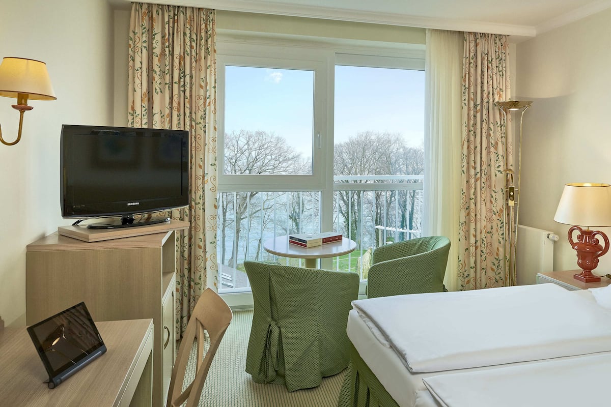 Double Room, Partial Ocean View (without balcony) | Room amenity