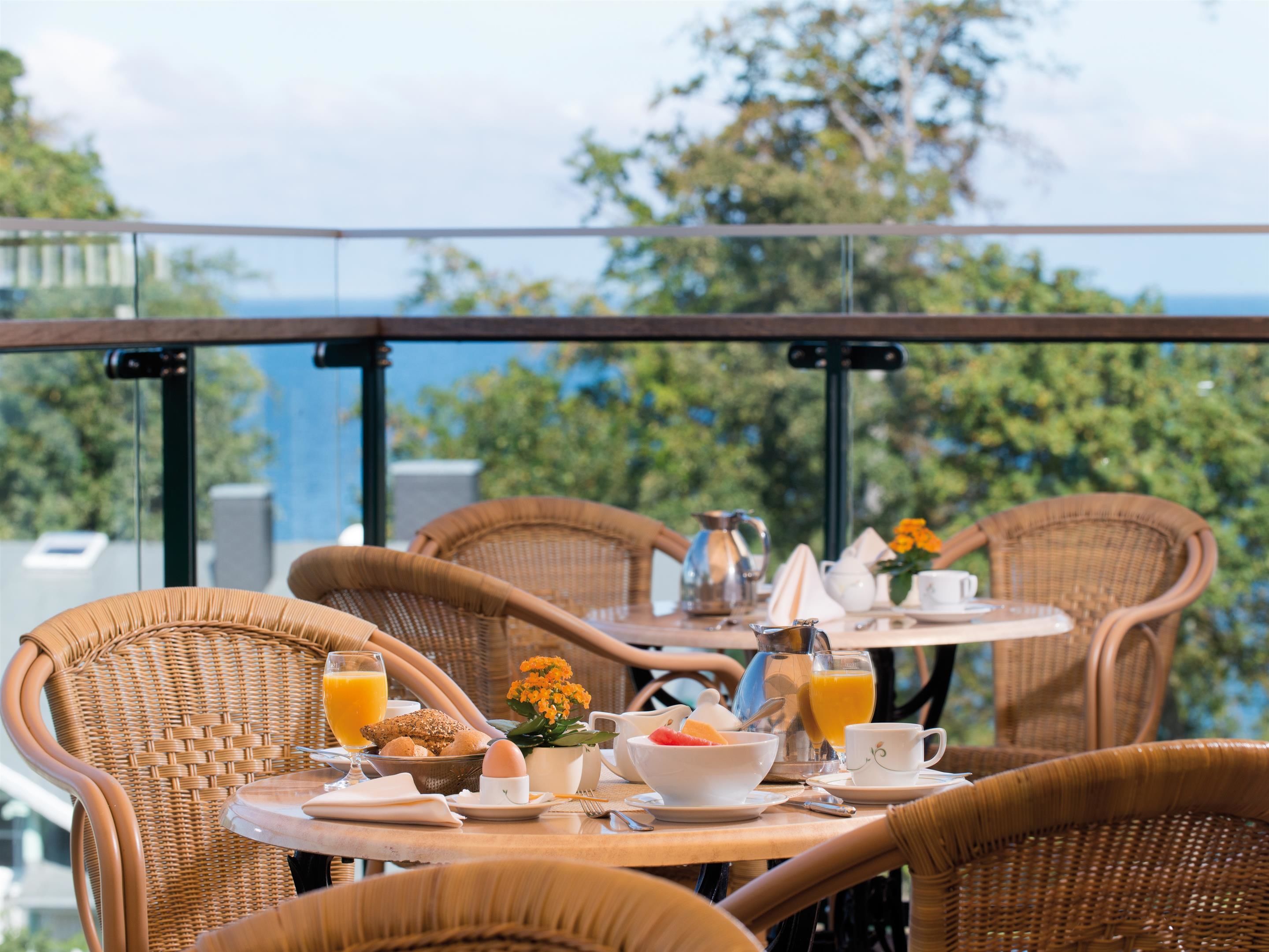 breakfast and dinner served, german cuisine