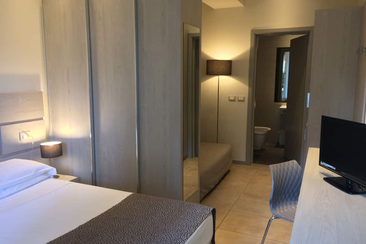 minibar, in-room safe, desk, blackout curtains