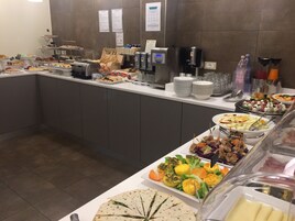 Tägliches inbegriffenes Frühstücksbuffet