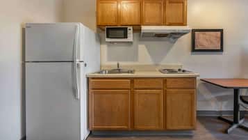 Full-sized fridge, microwave, stovetop, freezer
