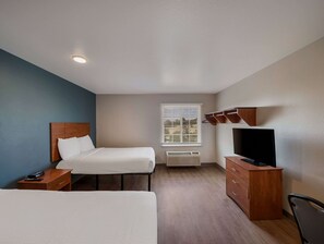 Desk, iron/ironing board, free WiFi, bed sheets - WoodSpring Suites Fort Worth Trophy Club (Roanoke)