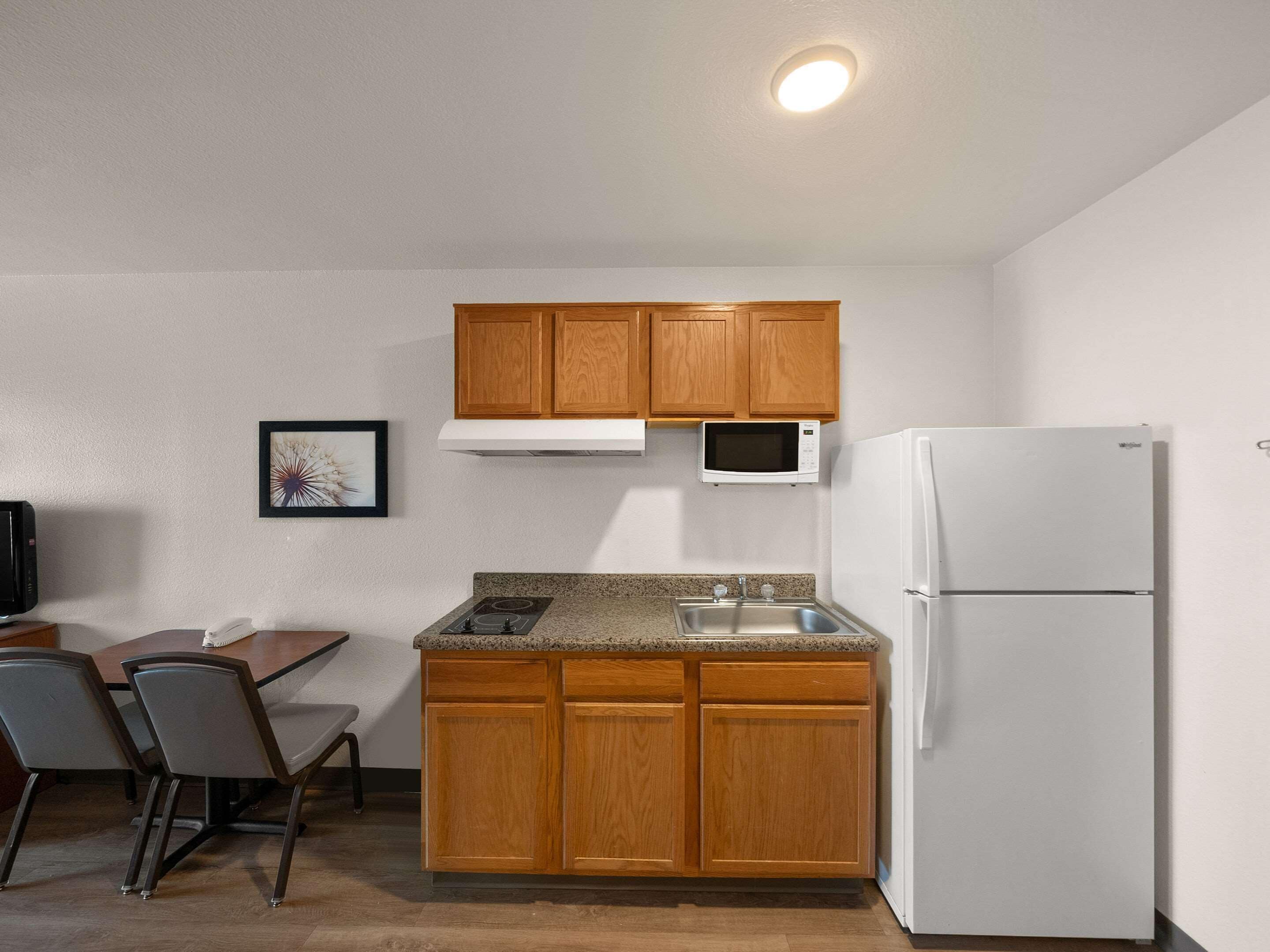 Bureau, espace de travail pour ordinateur portable, rideaux occultants