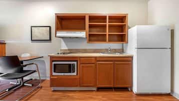 Studio Tiêu chuẩn, không hút thuốc, tủ lạnh & lò vi sóng | Bàn, khu vực làm việc phù hợp cho laptop, bàn ủi/dụng cụ ủi quần áo