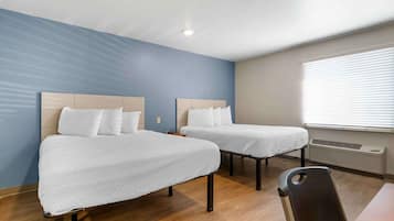 Studio Standard, non-fumeurs, réfrigérateur et four à micro-ondes | Bureau, espace de travail pour ordinateur portable