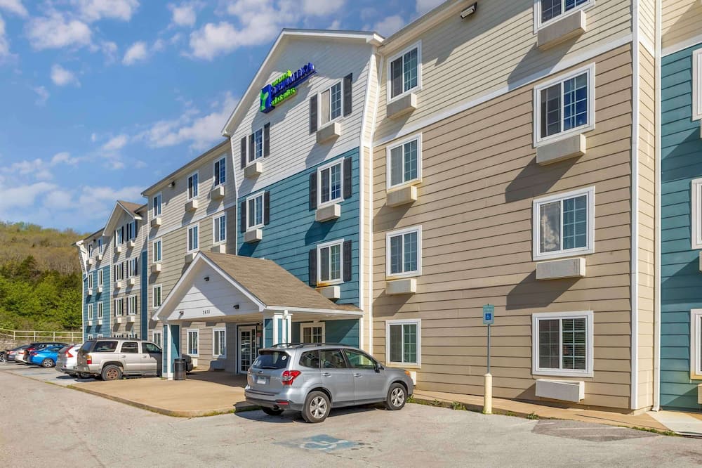 WoodSpring Suites Fayetteville I-49