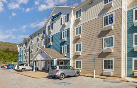 Exterior. Extended Stay America Select Suites - Fayetteville - I-49