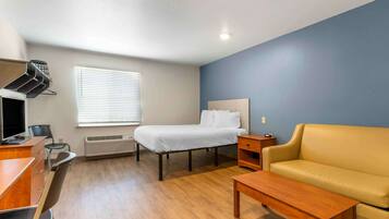 Desk, laptop workspace, iron/ironing board, free WiFi