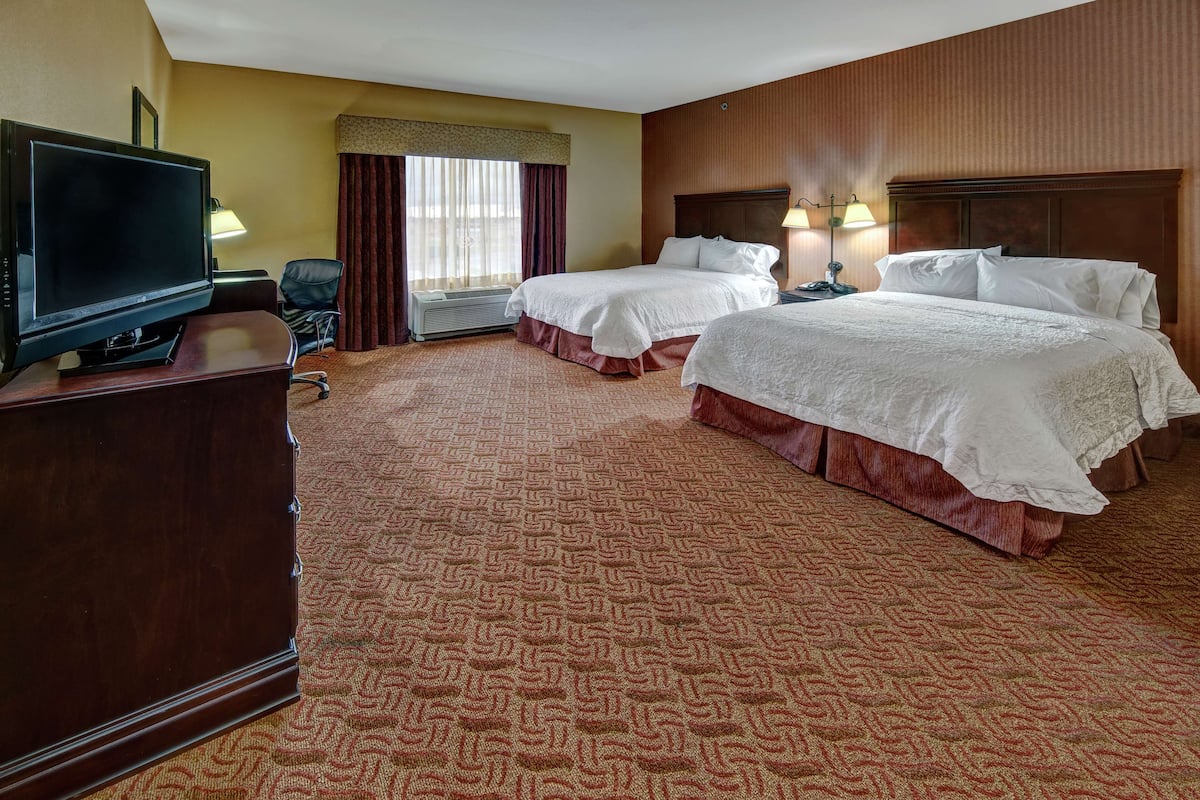 Room, 2 Queen Beds, Accessible, Non Smoking | Premium bedding, pillowtop beds, in-room safe, desk