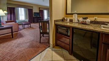 Luxe beddengoed, pillowtop-bedden, een kluis op de kamer, een bureau