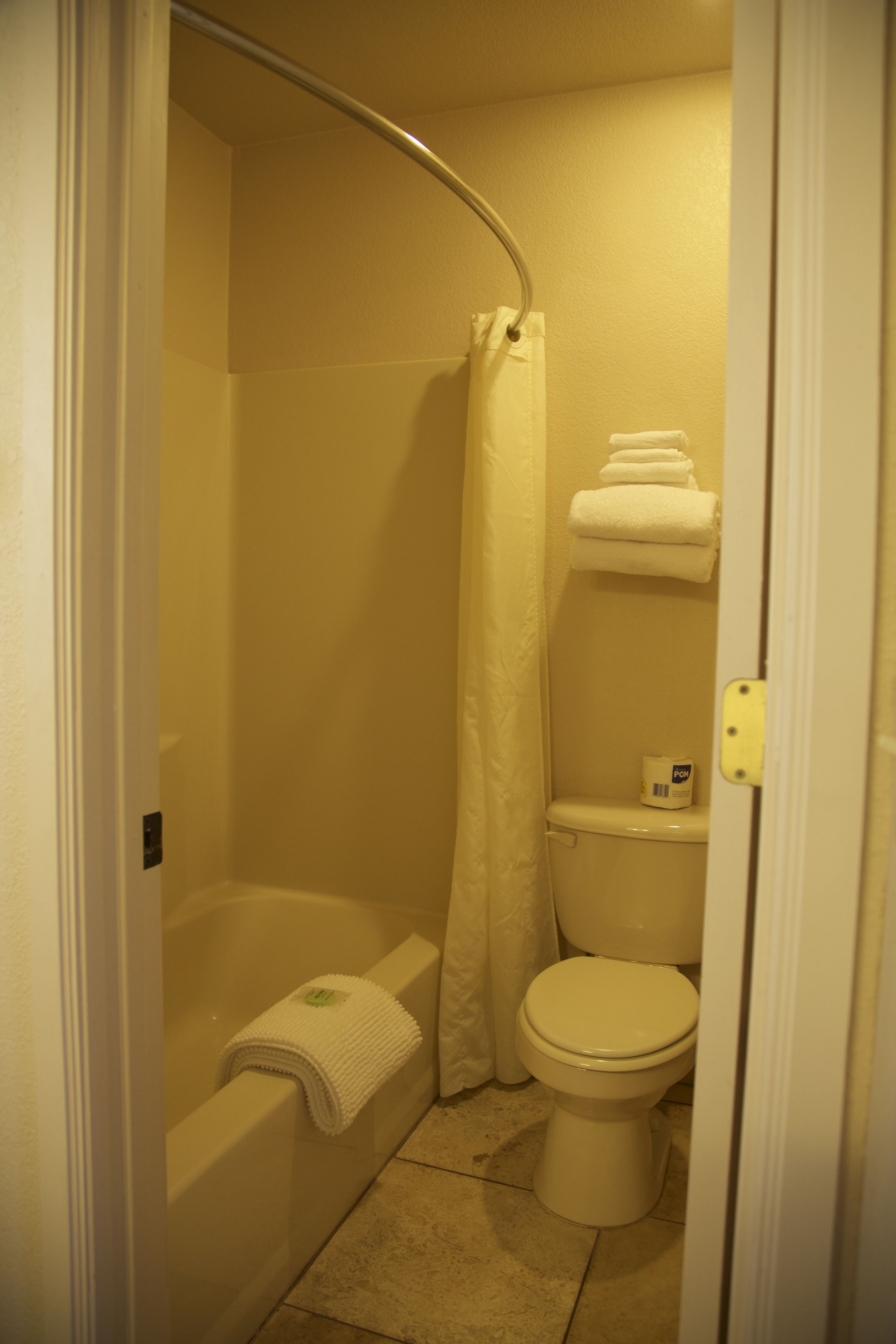 standard room, 1 king bed, non smoking | bathroom shower