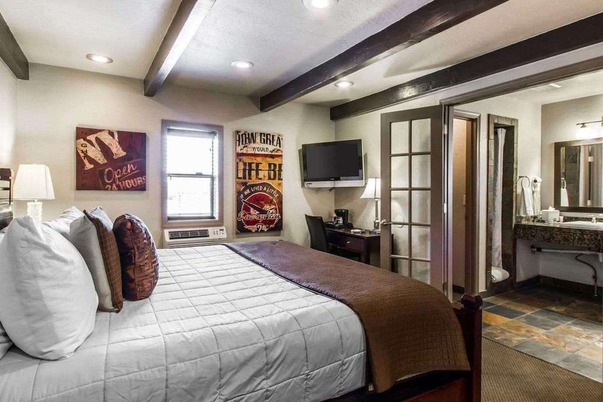 soundproofing, free wifi, bed sheets