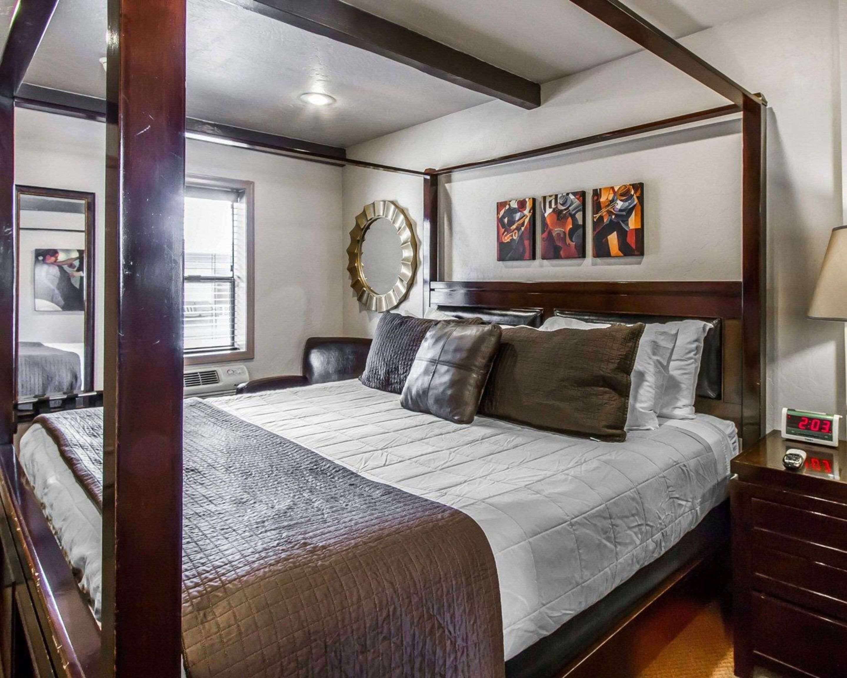 standard room, 1 king bed, non smoking | soundproofing, free wifi, bed sheets