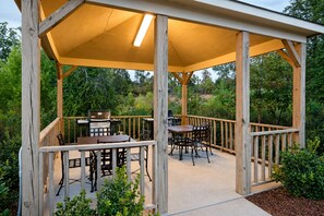 Gazebo - Candlewood Suites Pearl by IHG (Pearl)