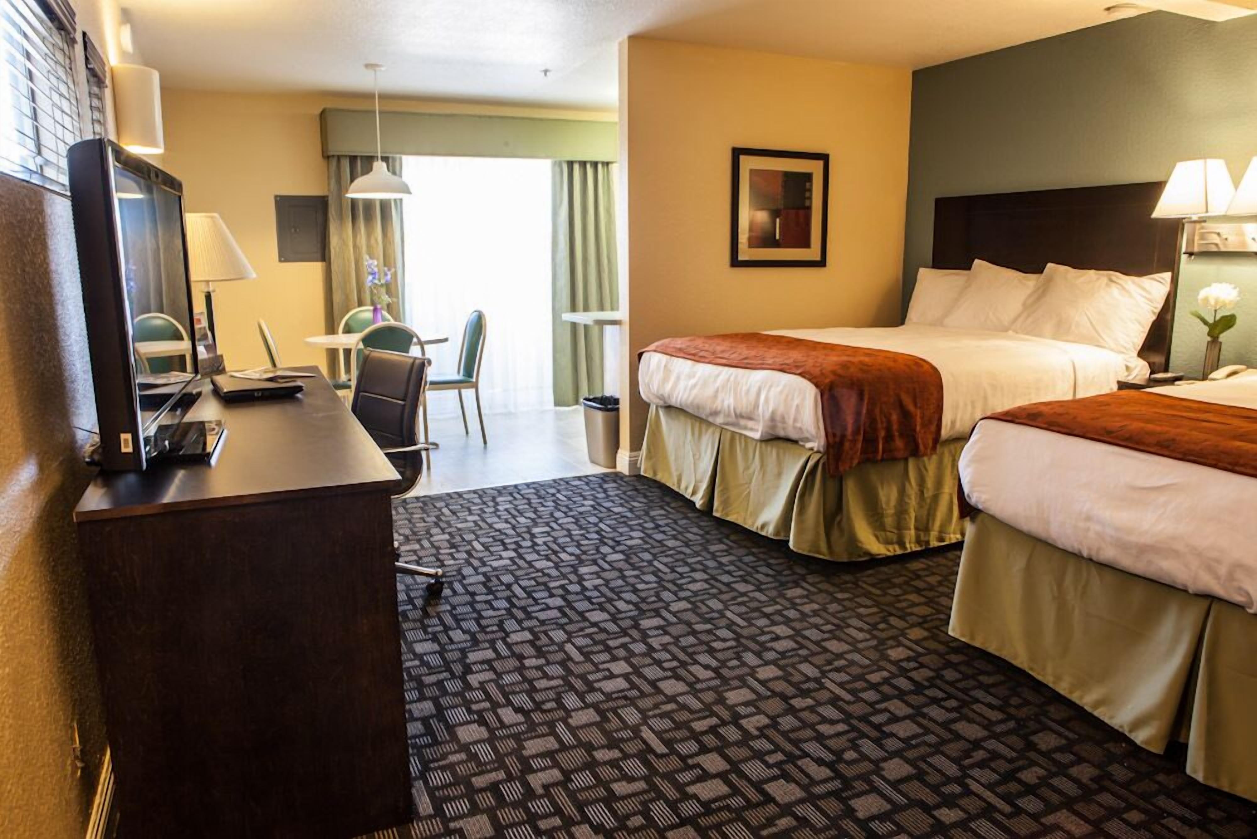 Executive Suite, 2 Queen Beds | Pillow-top beds, in-room safe, desk, soundproofing