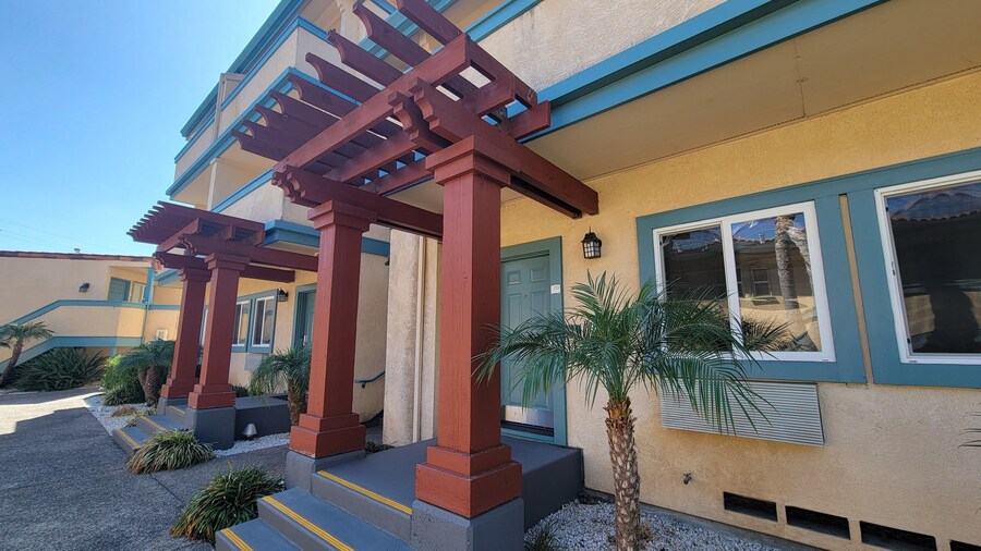 Marinwood Inn & Suites