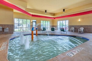 Una piscina cubierta