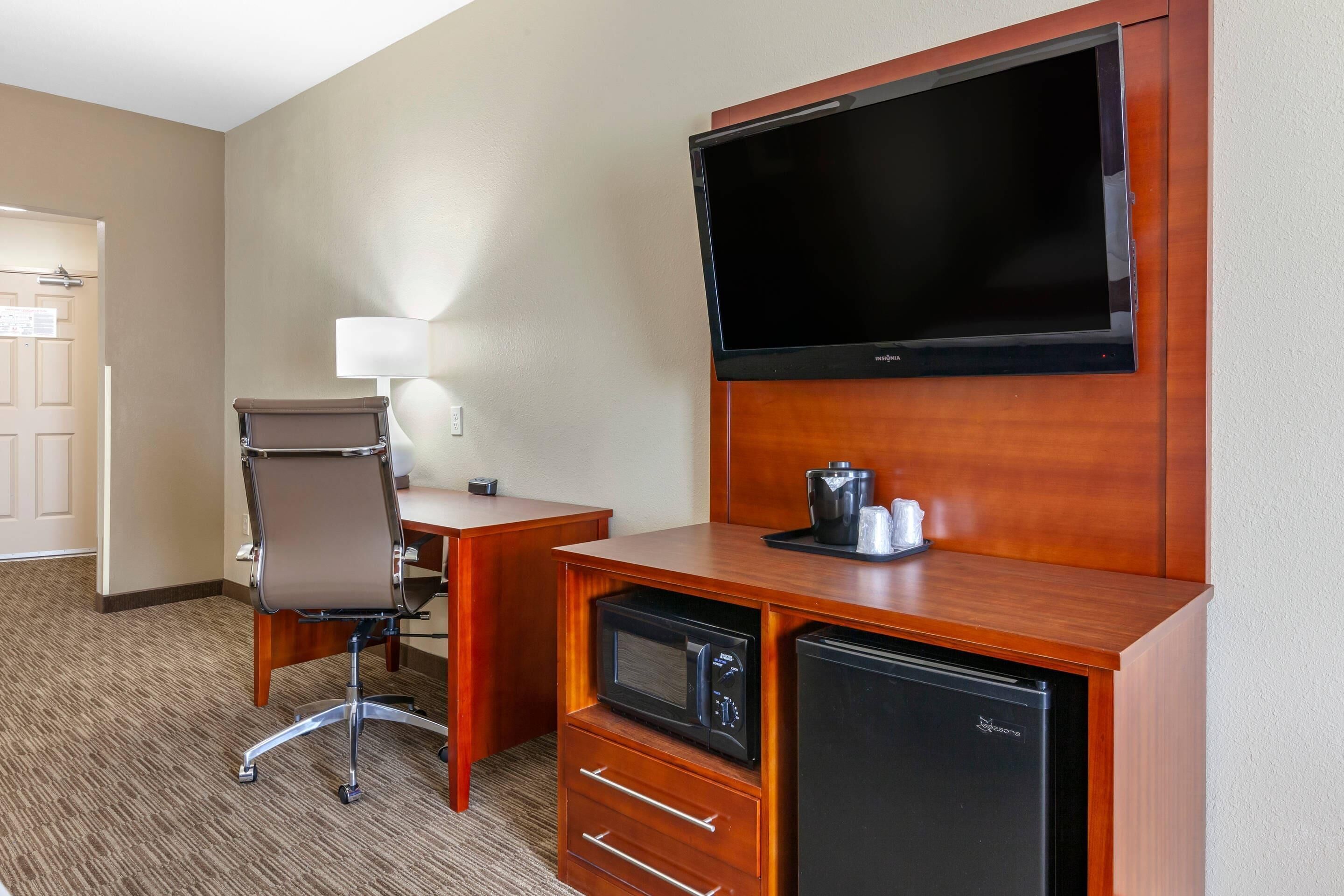 desk, blackout curtains, iron/ironing board, free wifi