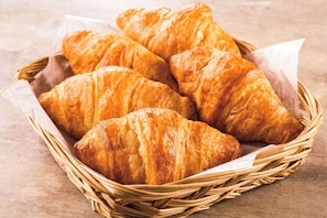 Free daily buffet breakfast