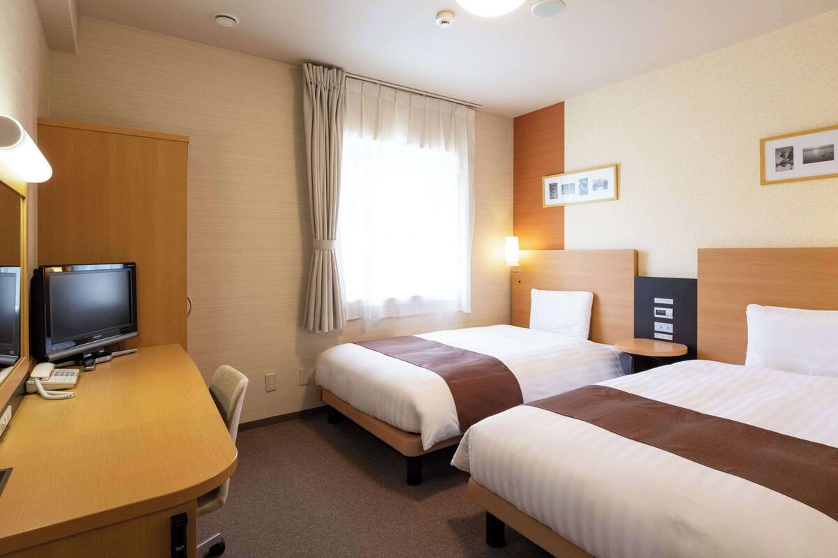 standard twin room, 2 single beds, non smoking | premium bedding, desk, soundproofing, free wifi