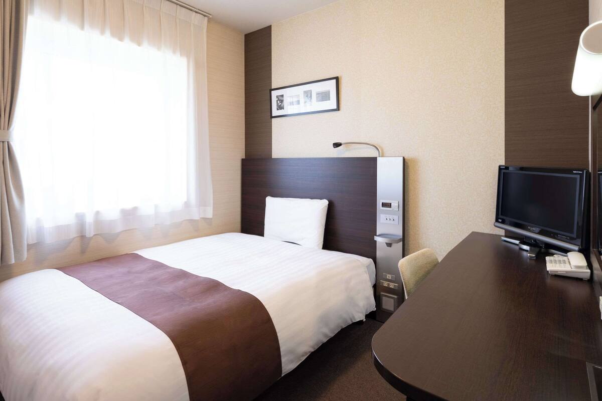 standard double room, non smoking | premium bedding, desk, soundproofing, free wifi