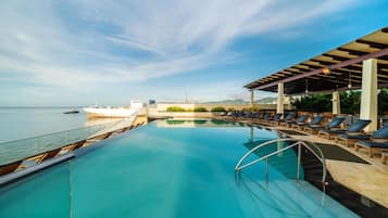Outdoor pool, pool loungers