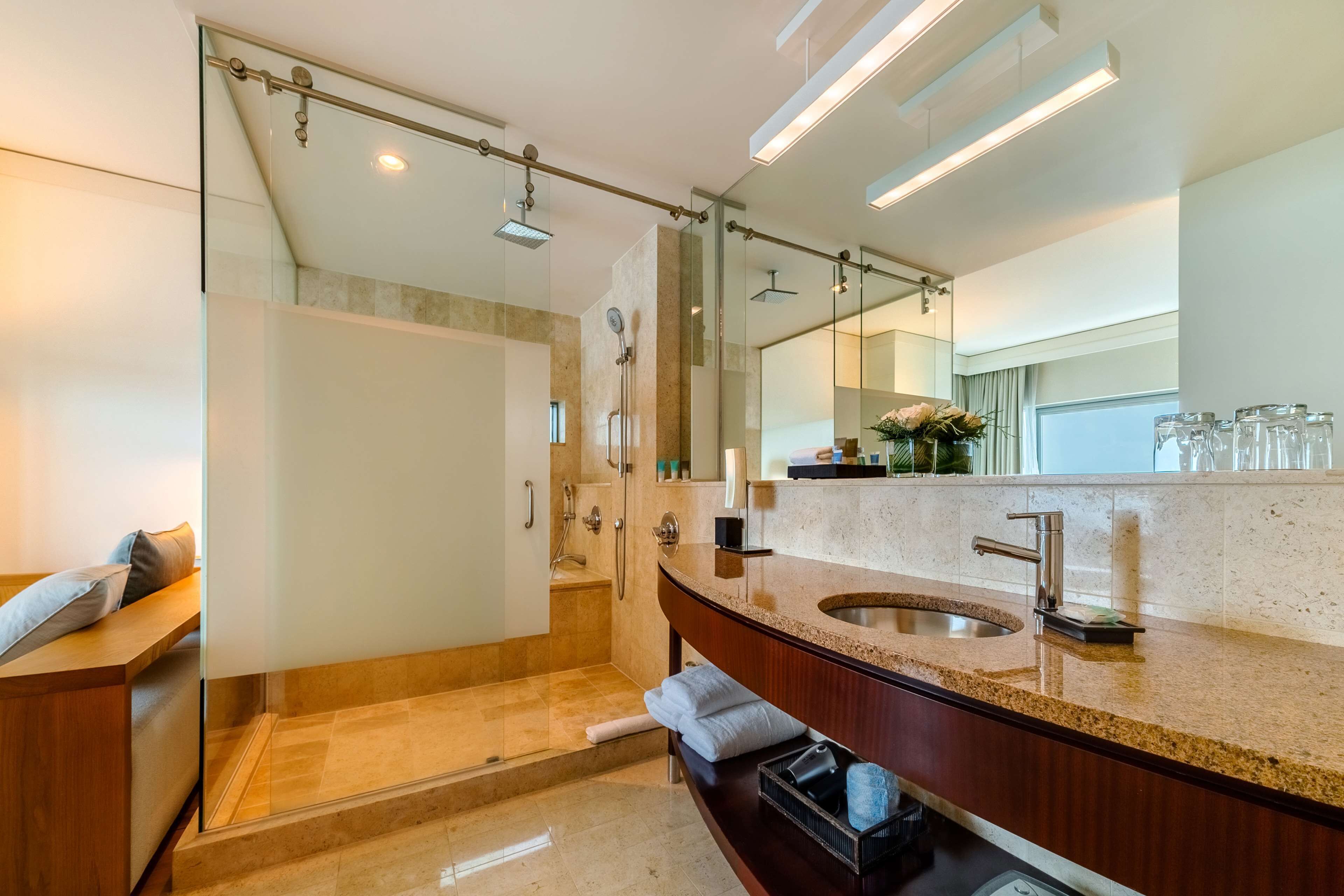 room, 1 king bed, balcony | bathroom | shower, free toiletries, hair dryer, towels