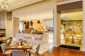 2 restaurants, breakfast, lunch, dinner served; Caribbean cuisine