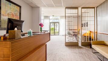 Lounge dans le hall, vue sur la mer, ouvert tous les jours