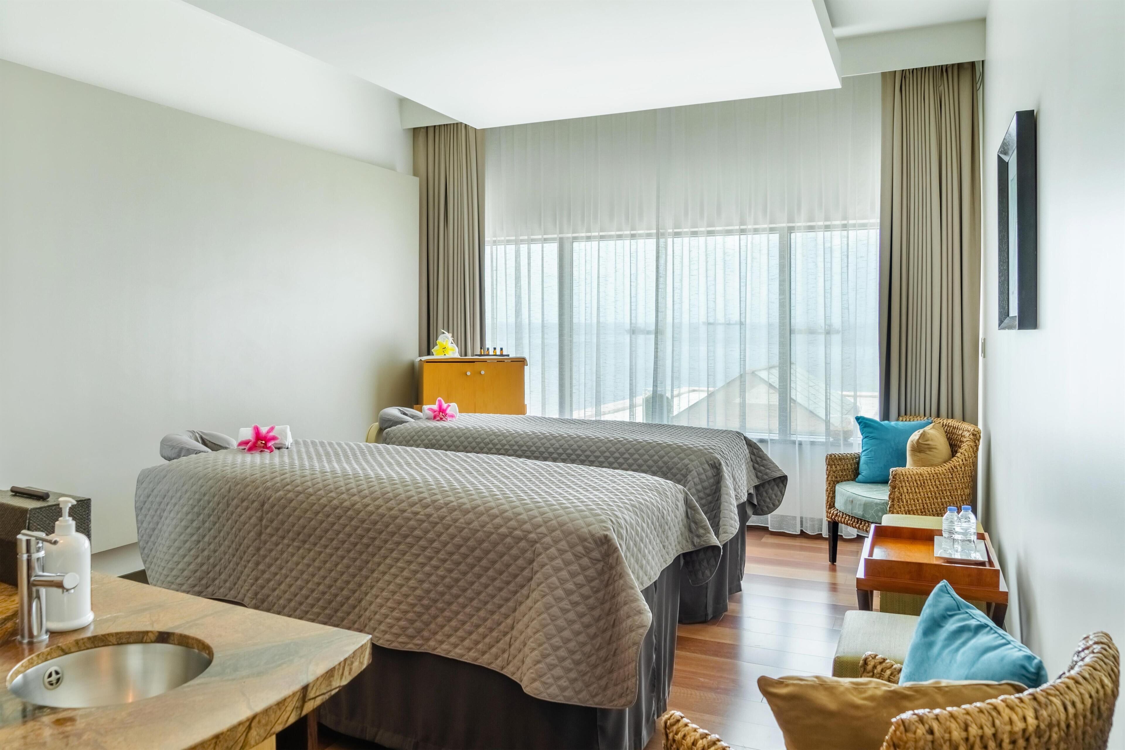 Couples treatment room(s), body treatments, hydrotherapy, aromatherapy
