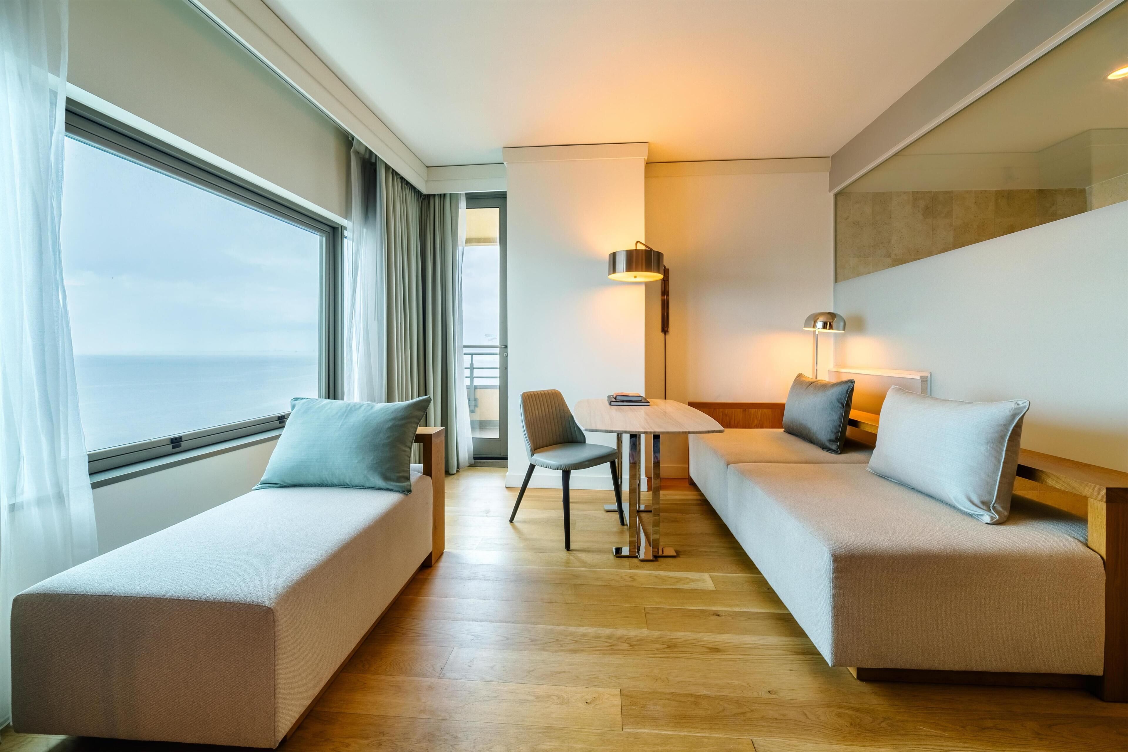 Ropa de cama de alta calidad y minibar 