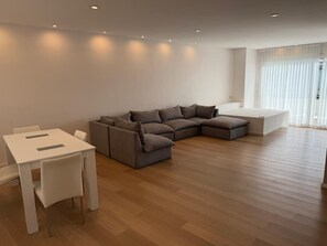 Televisión LCD 32 pulgadas con canales de televisión por cable