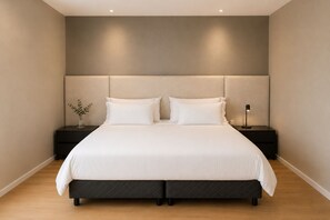Luxe maisonnette | Luxe beddengoed, donsdekens, pillowtop-bedden, een minibar